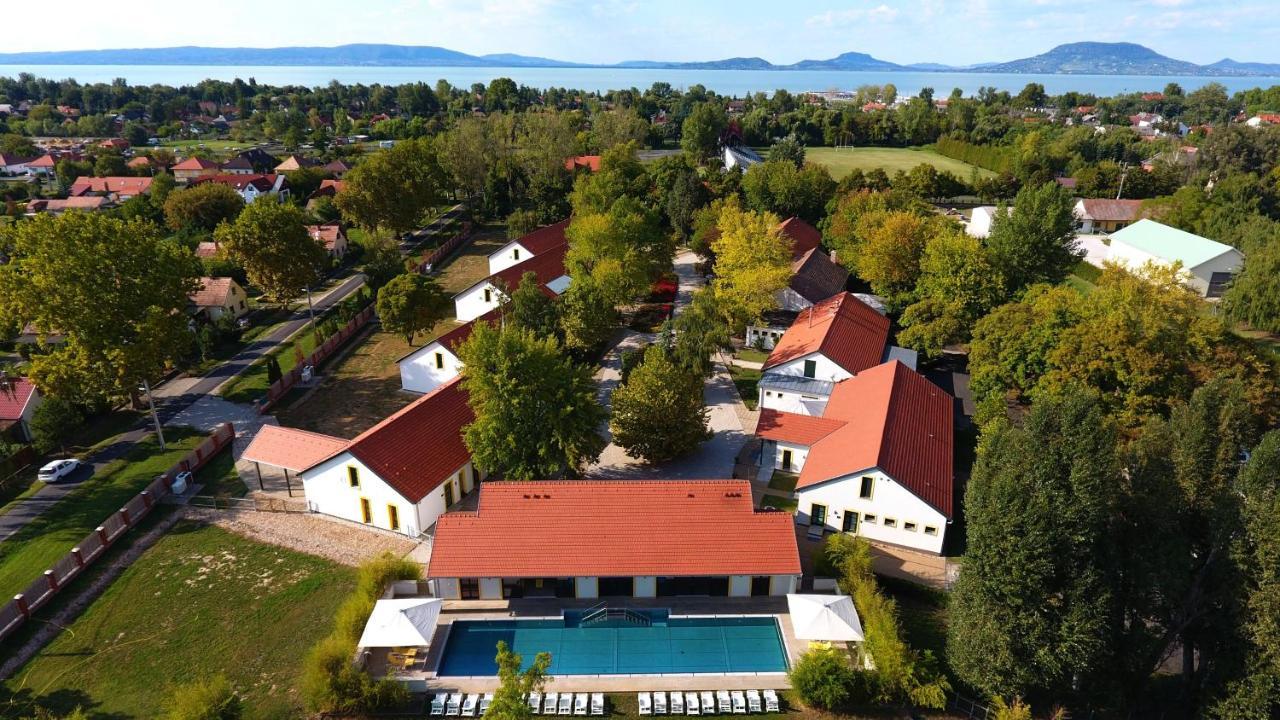 Hubertus Hof Landhotel Balatonfenyves Exterior foto